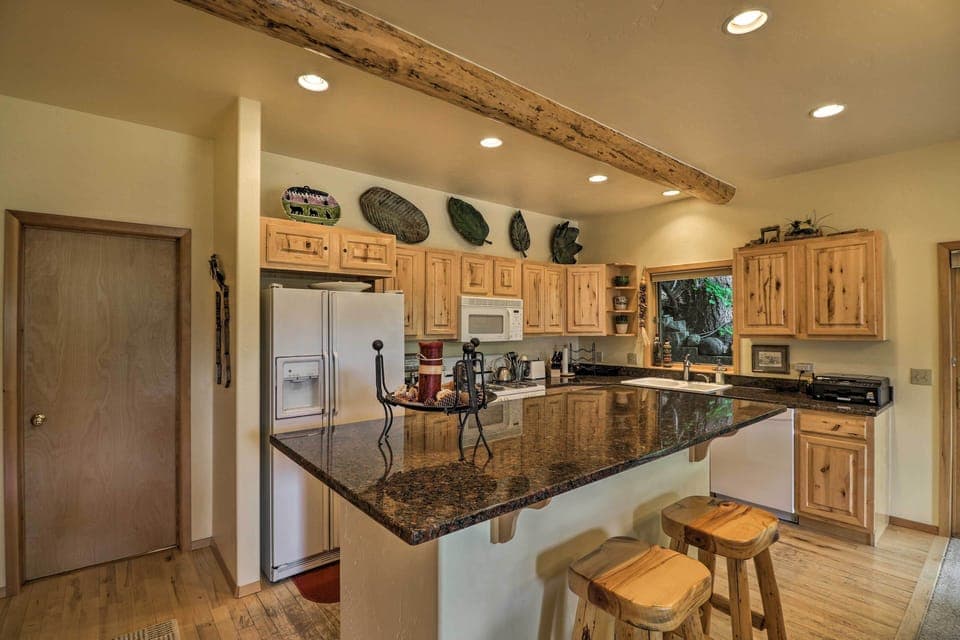 Kitchen | Cooking Basics | Coffee Maker | Paper Towels/Trash Bags Provided