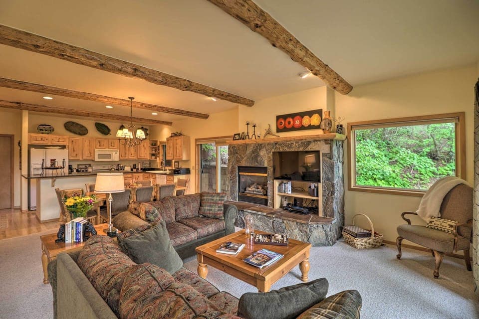 Whitefish Vaction Rental | 4BR | 4.5BA | 2,700 Sq Ft | Steps Required