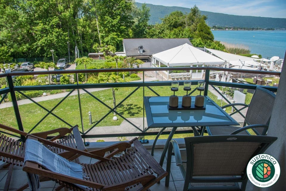 Holiday rental in Annecy with lake view