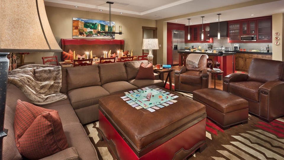 Great Room, Main Level - Sitting area