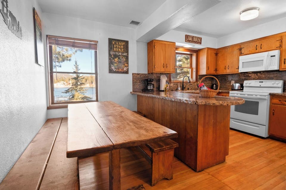 Dining Area - Comfy Dining Area
