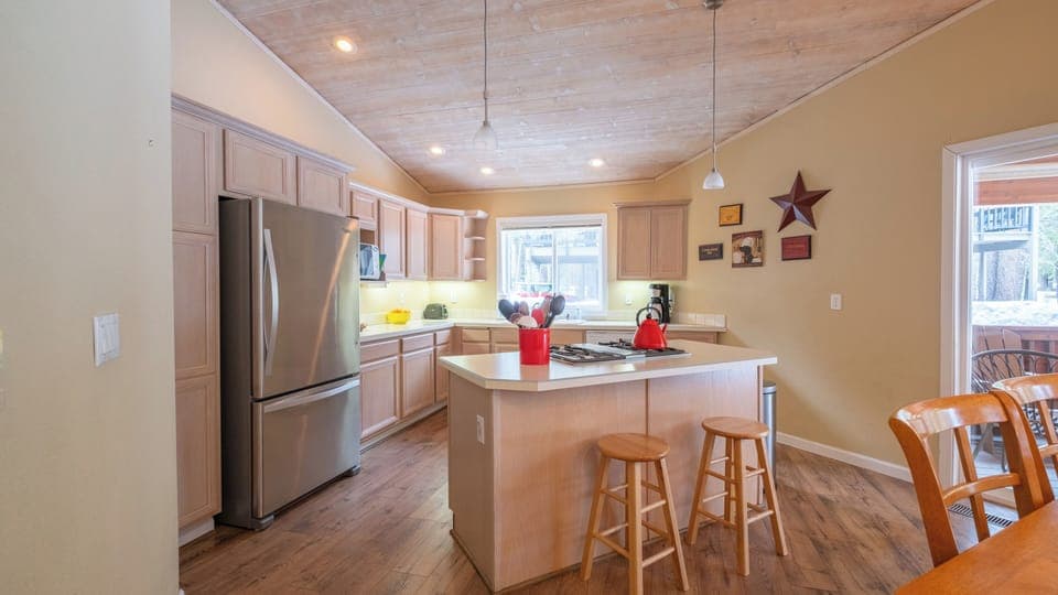 Kitchen and Dining Room Area: Three Pines Family Cabin