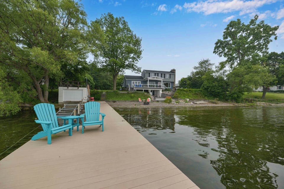 Lakeside retreat on Seneca Lake near Geneva wineries and dining