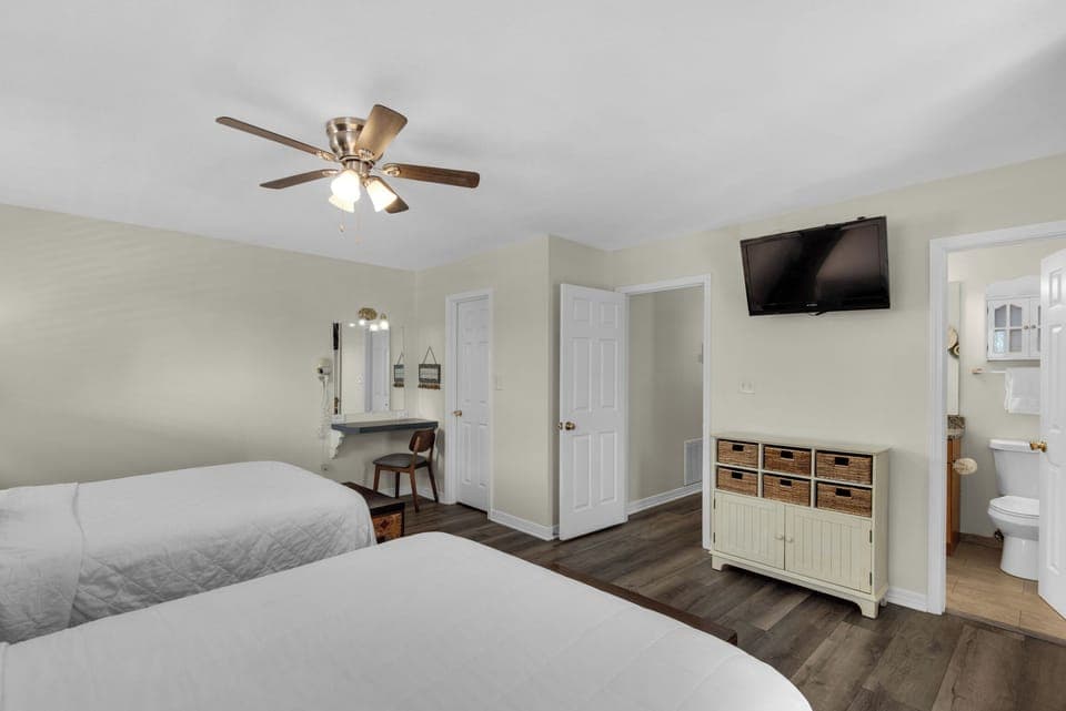 Guest bedroom