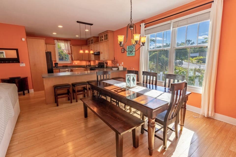 Main Level | Dining