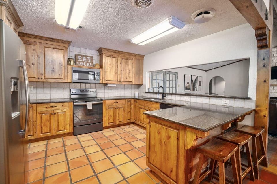 Fully-equipped kitchen