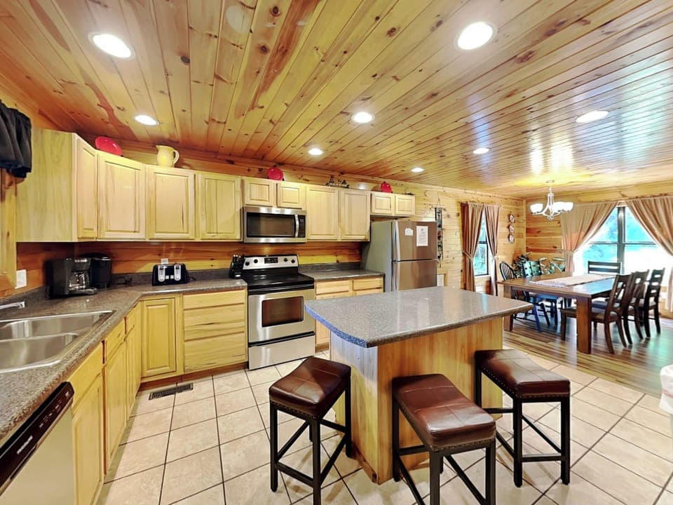 Breakfast Bar Island in the Kitchen