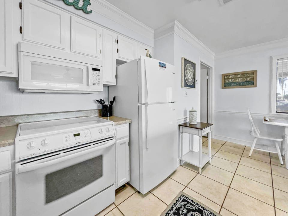 Emerald Shores 1001 | Kitchen Area