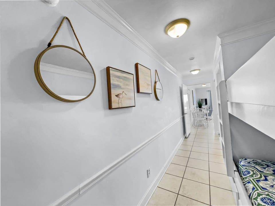 Emerald Shores 1001 | Hallway Bunks | Sleeps 2
