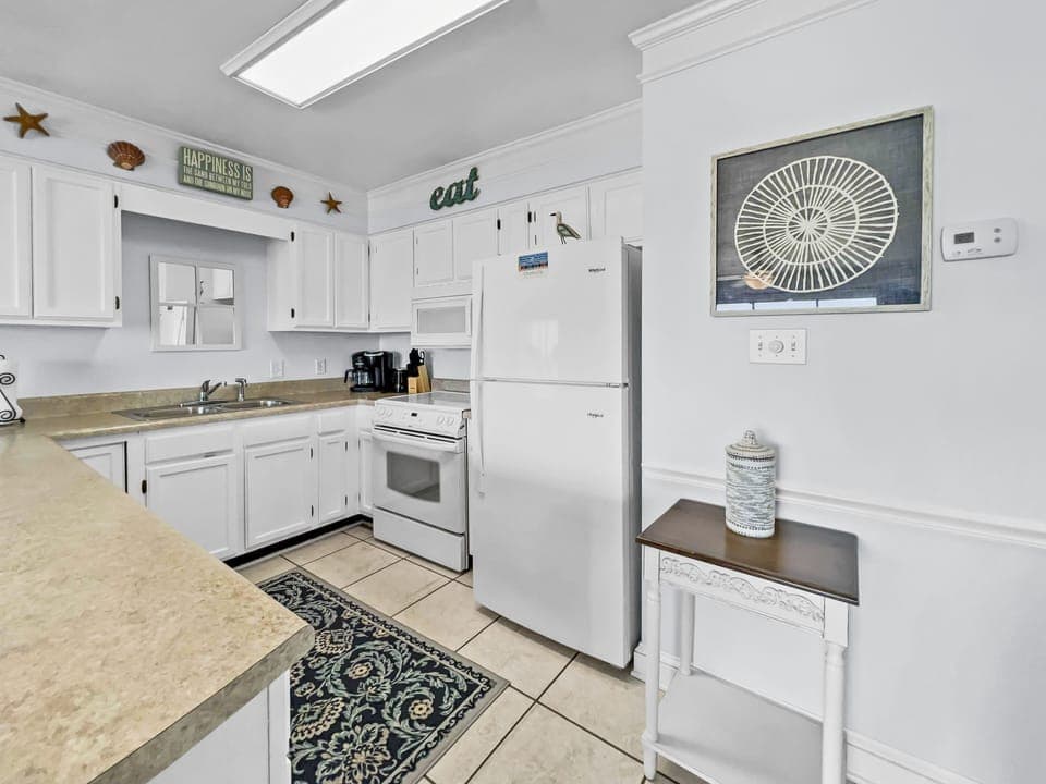 Emerald Shores 1001 | Kitchen Area