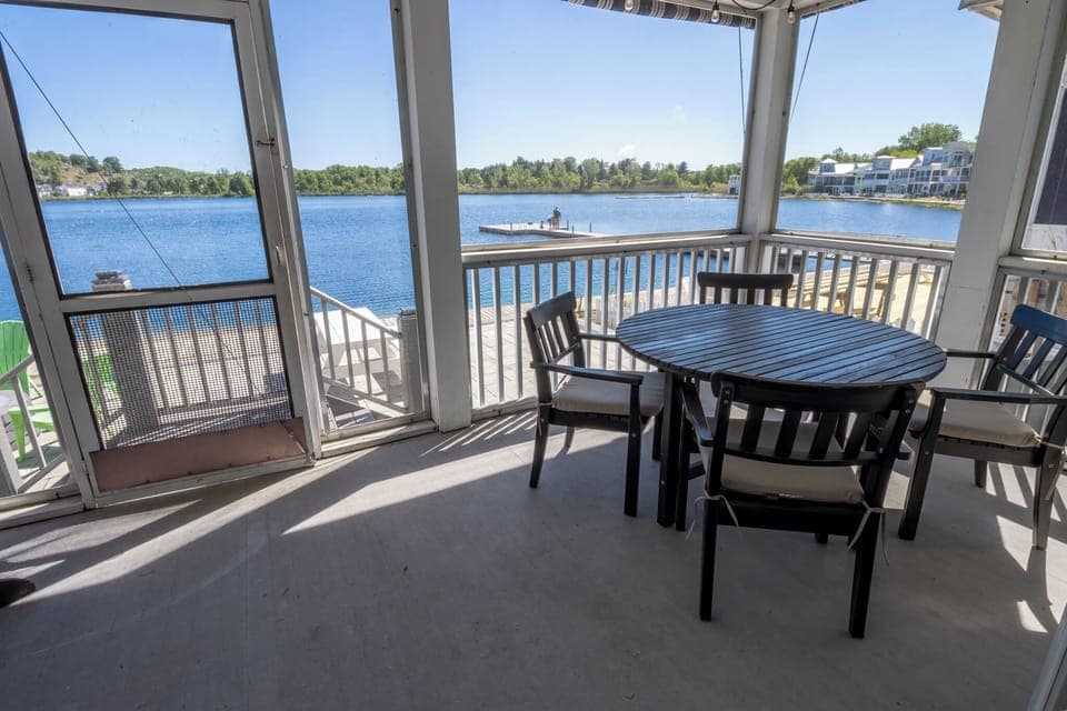 Main level | Screened-in Porch