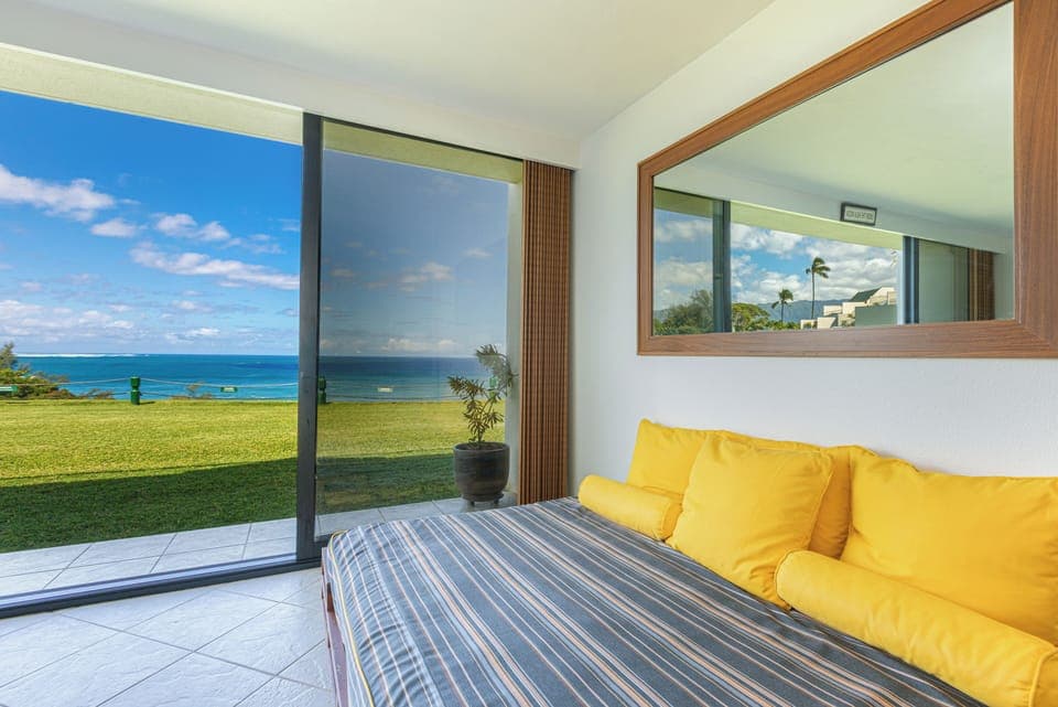 Extended living room with full size futon, incredible views