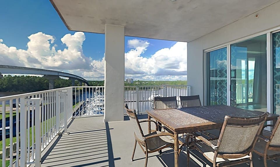 Welcome to Wharf #425