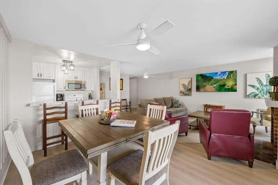Plenty of seating for all guest, with ocean views