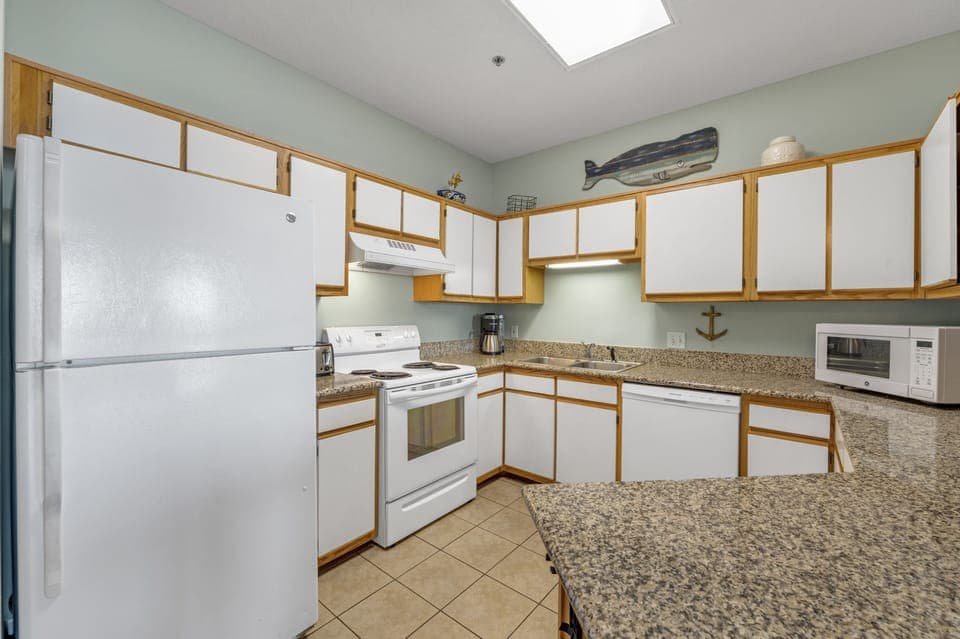 Breakfast Bar and Full Size Kitchen