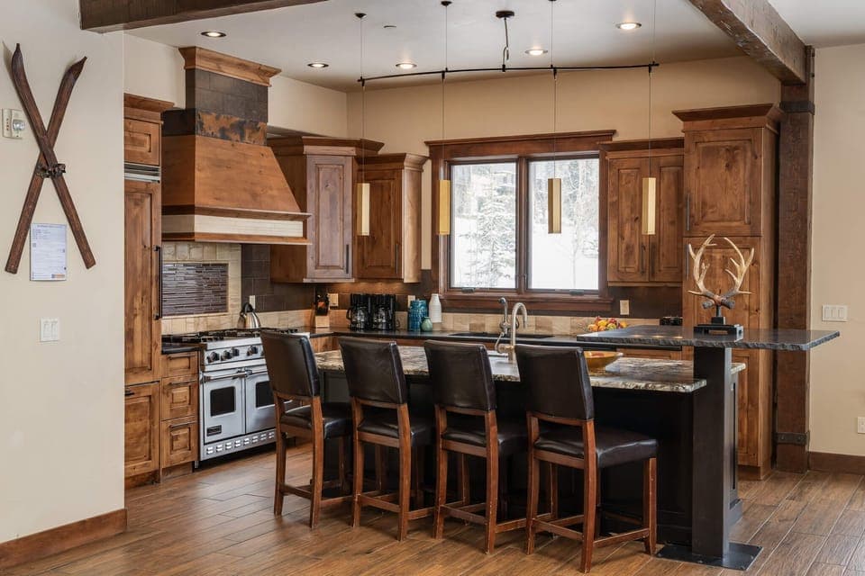Seating for four at the breakfast bar