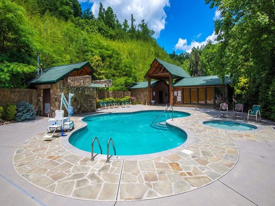 Gatlinburg Falls Seasonal Resort Pool