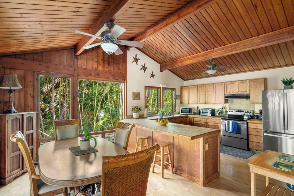 Enjoy meals on the dining table or peninsula