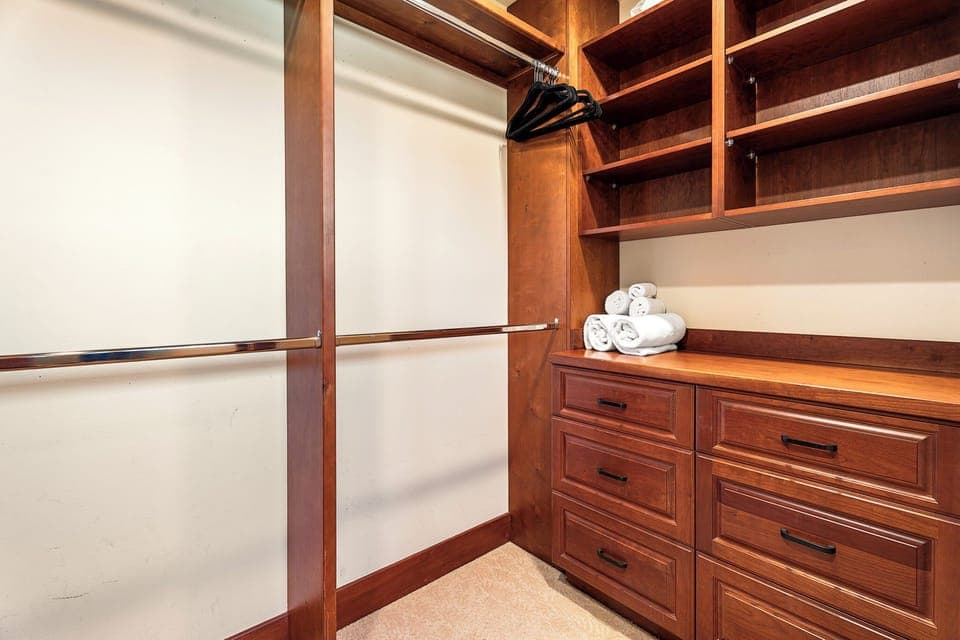 Large walk-in closet to store your clothing