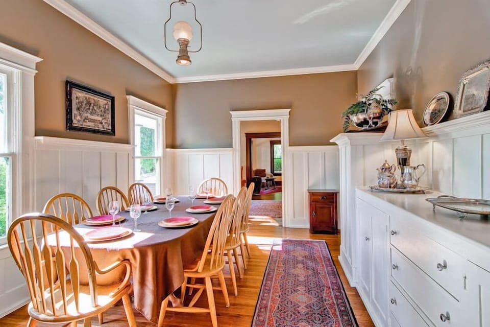 Formal Dining Room - Seats 12