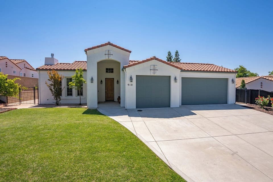 Front View of the Serenity home in Paso Robles, CA