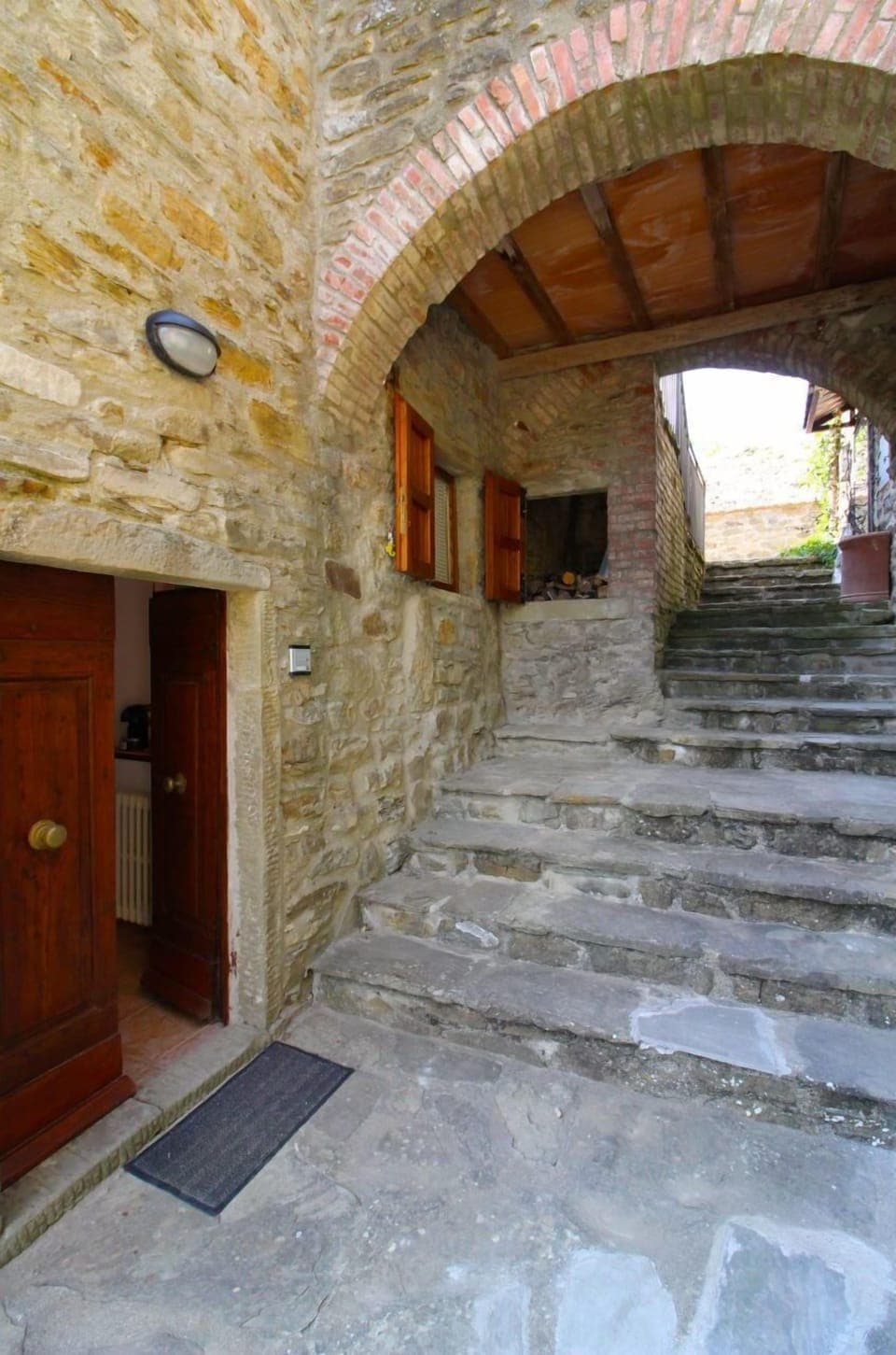 Wood, Stairs, Brick, Brickwork, Flooring, Building, Arch, Ceiling, Rectangle