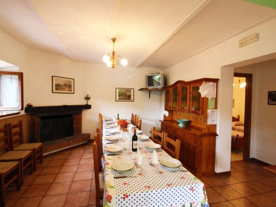 Room, Property, Building, Interior Design, Ceiling, Dining Room, Furniture, House, Real Estate, Restaurant