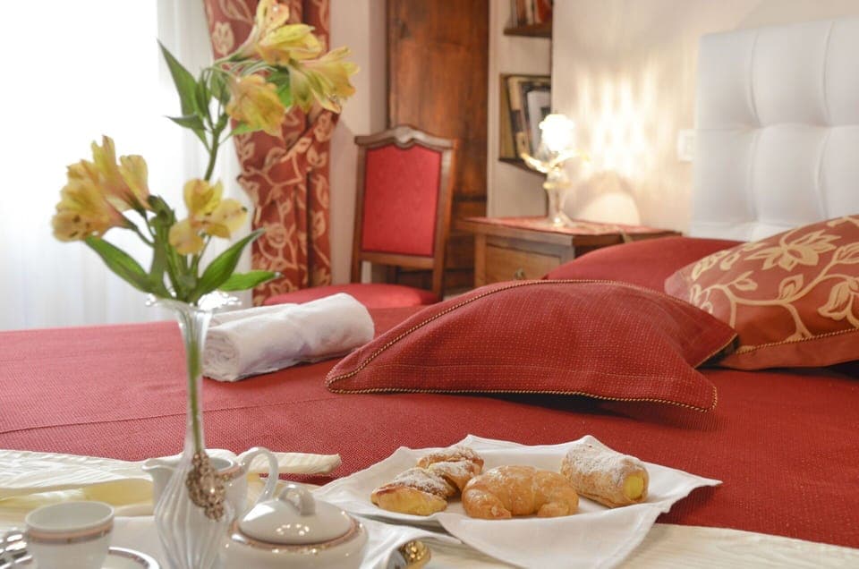 Double bedroom detail