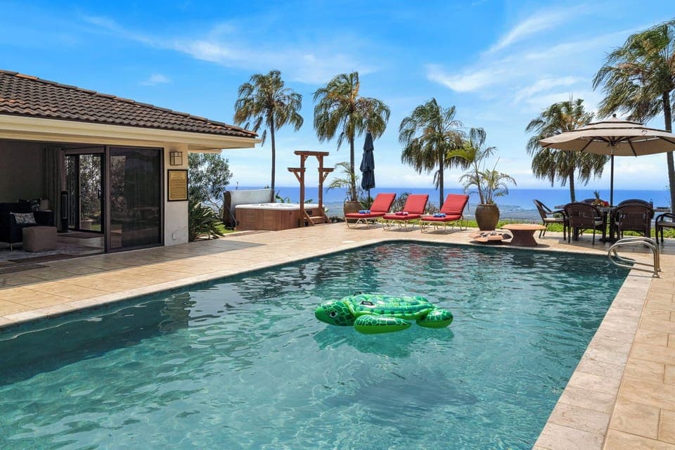 Lounge Pool Side with Amazing Ocean Views