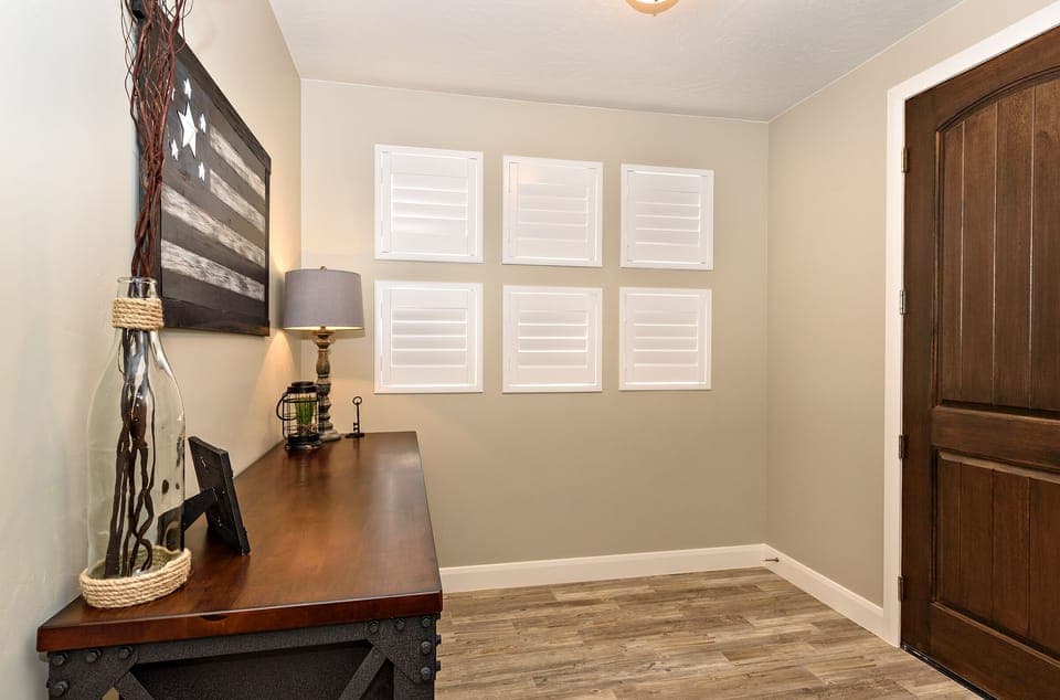 Front Entry - This beautiful entry way welcomes you to our home, Southern Comfort!