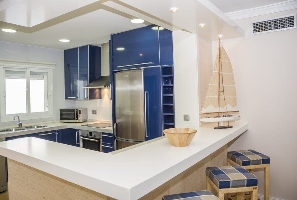 Located in Estepona, this 2-bedroom open plan beachfront apartment can accommodate 4 people.
This 80m2 charming and calm family friendly apartment is located right next to the beach making this the perfect accommodation for those looking for a beach