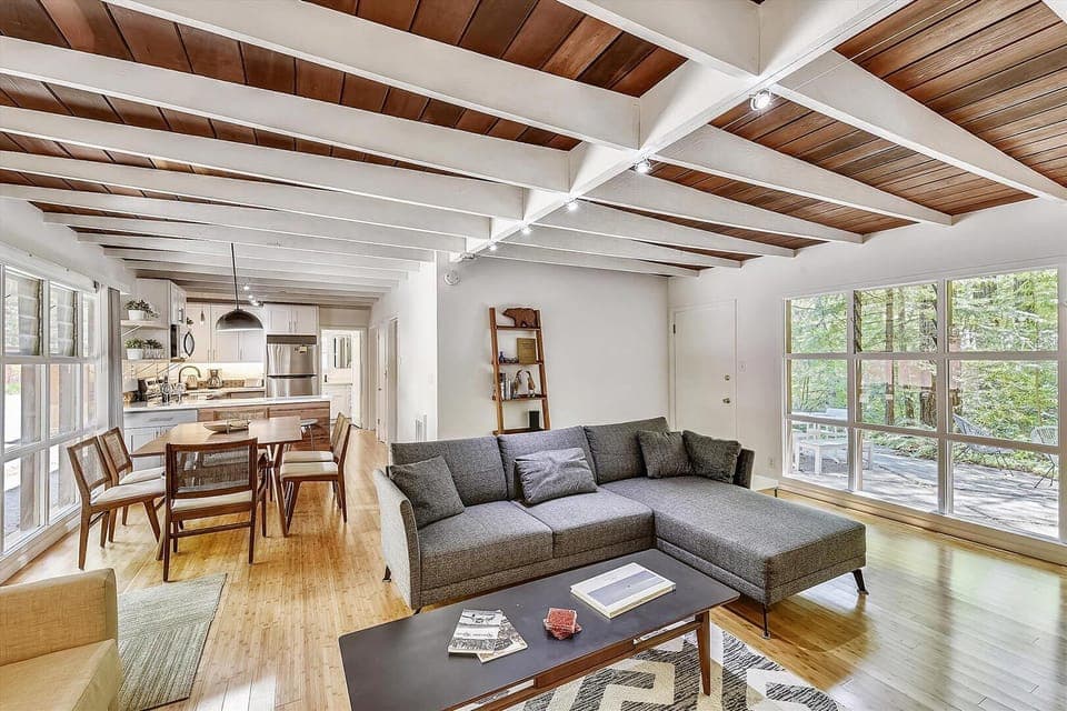 Open floorplan between living room and dining area.