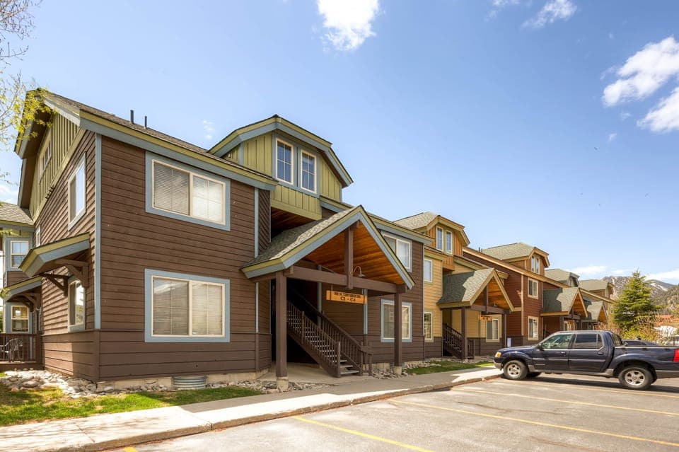 Tarn Landing Exterior