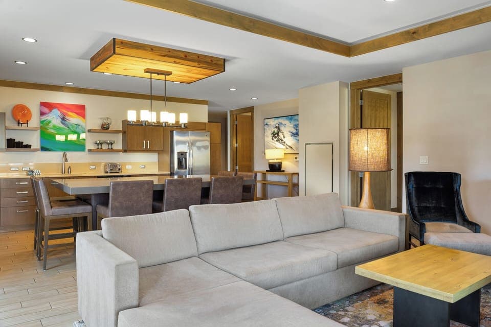 Living--3br-avon-cw-3br-pres-in-001