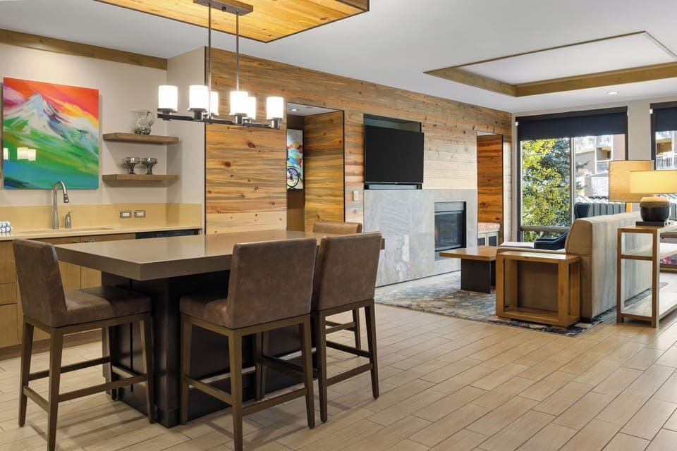 Dining-1br-avon-cw-1br-pres-in-003