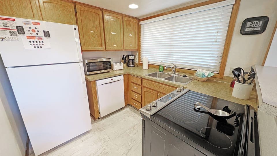 Sequoia 14 - Kitchen
