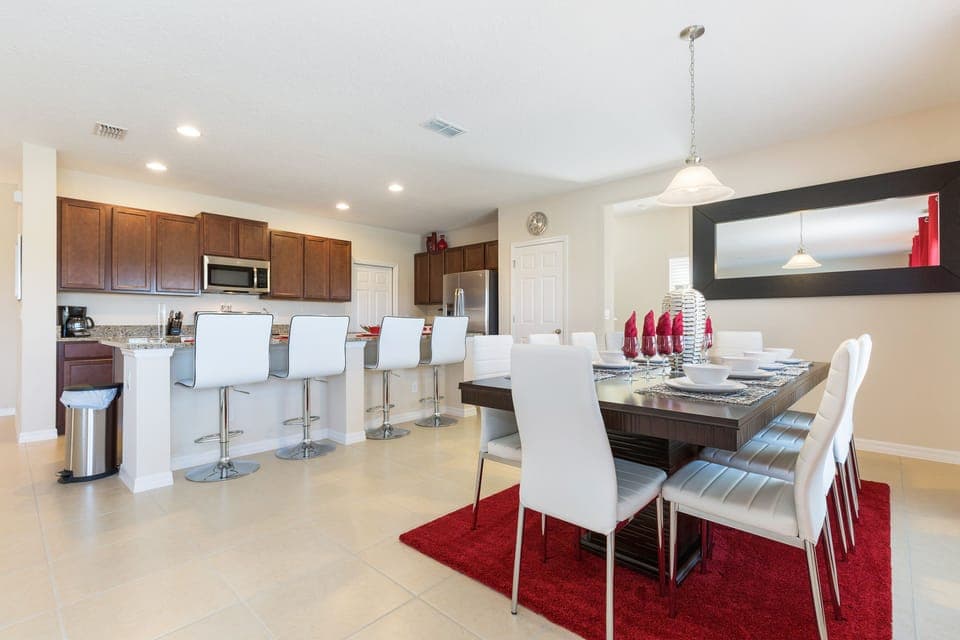 05_Dining_Table_0821.jpg