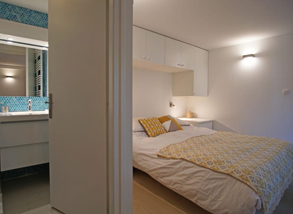 Bedroom 4 with double bed and 2 single beds and an ensuite shower room and WC