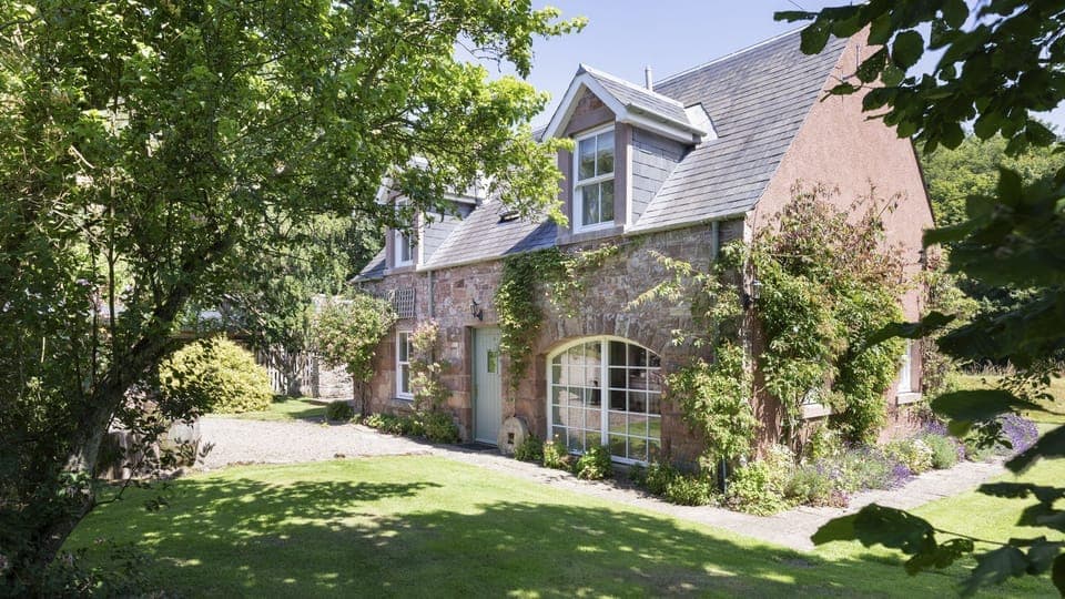 Old Mill Cottage - the pretty front of the cottage