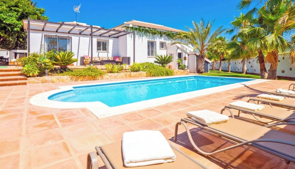 Wonderful holiday villa with heated pool in Alhaurín