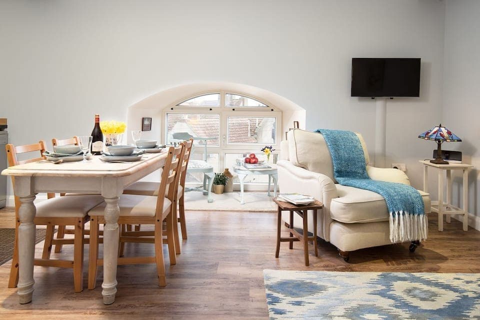 The Meeting House - open-plan sitting and dining area