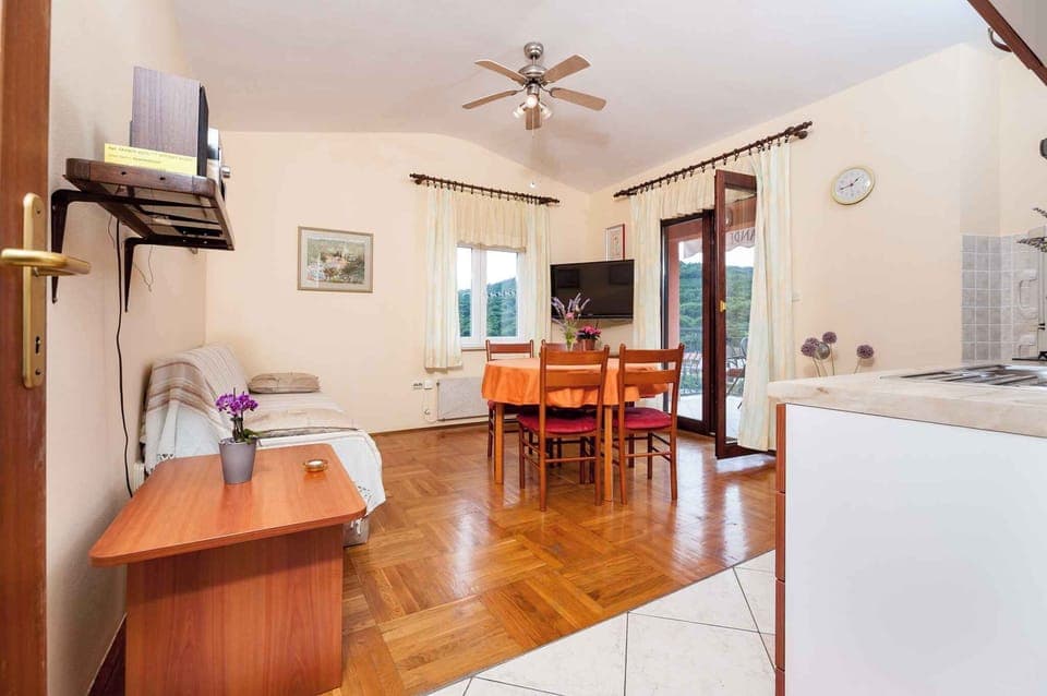 living/bedroom