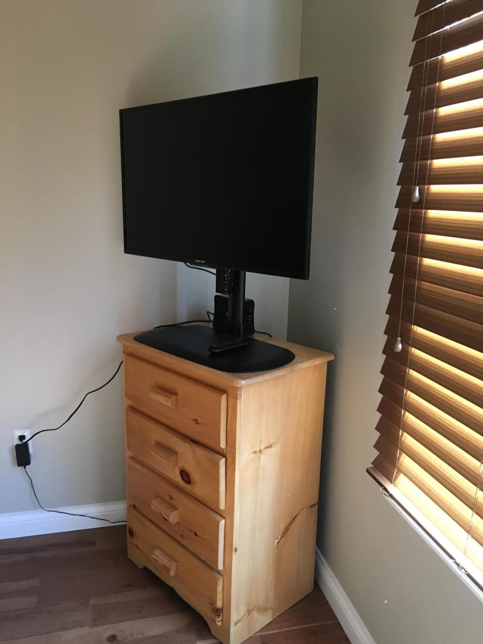 Flat screen in upstairs queen bedroom