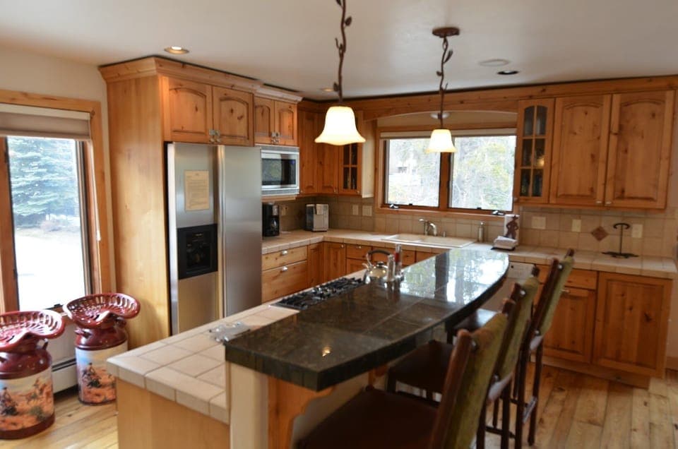Fully Equipped Kitchen - Fully equipped kitchen with bar and dining area.