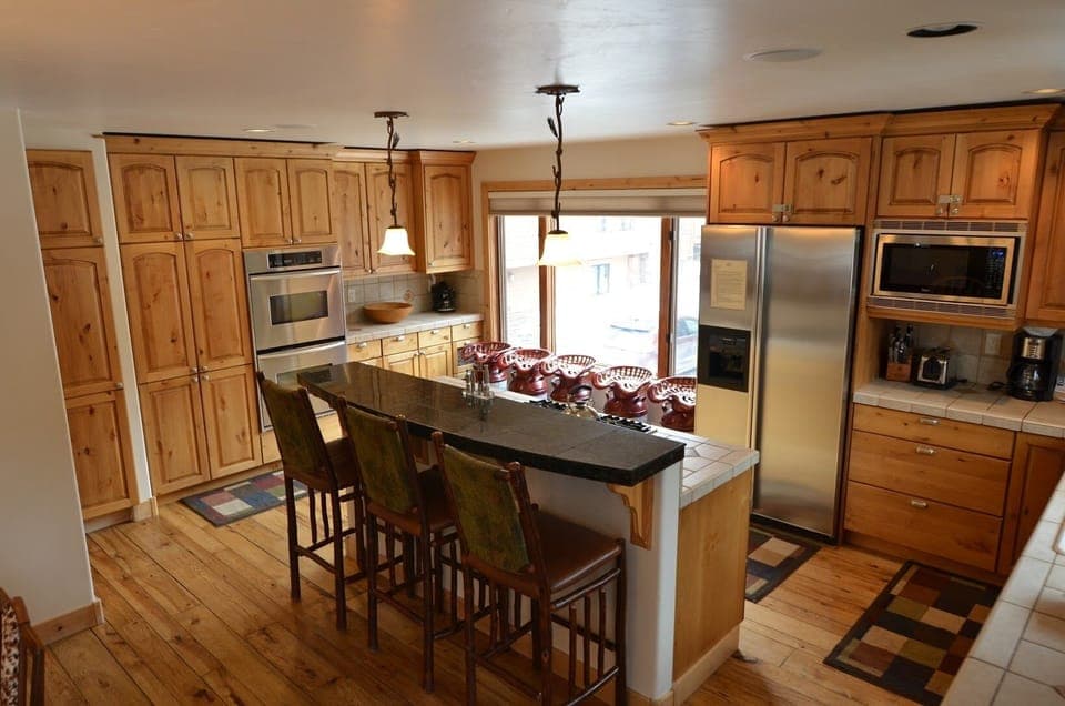 Fully Equipped Kitchen - Fully equipped kitchen with bar and dining area.