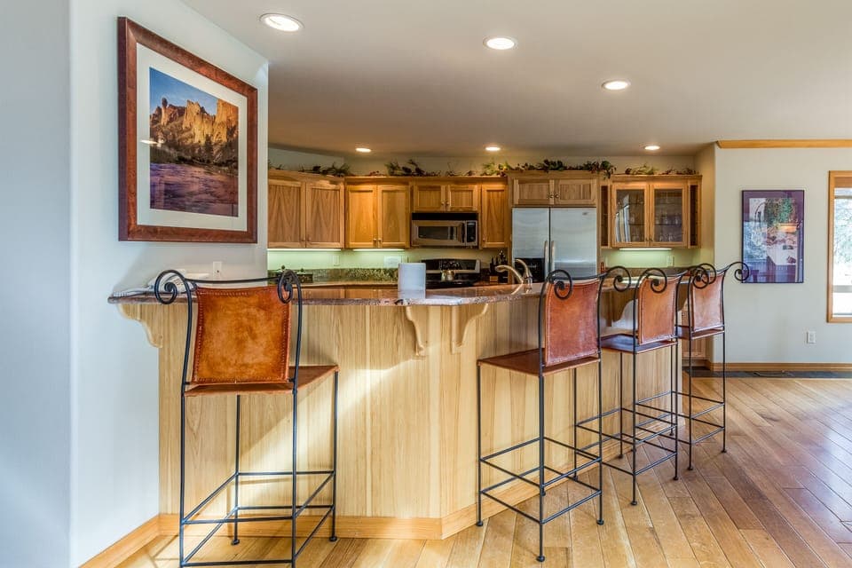 Kitchen w/ Bar