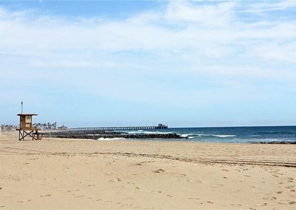 View towards Newport Pier
Short walk to the water!