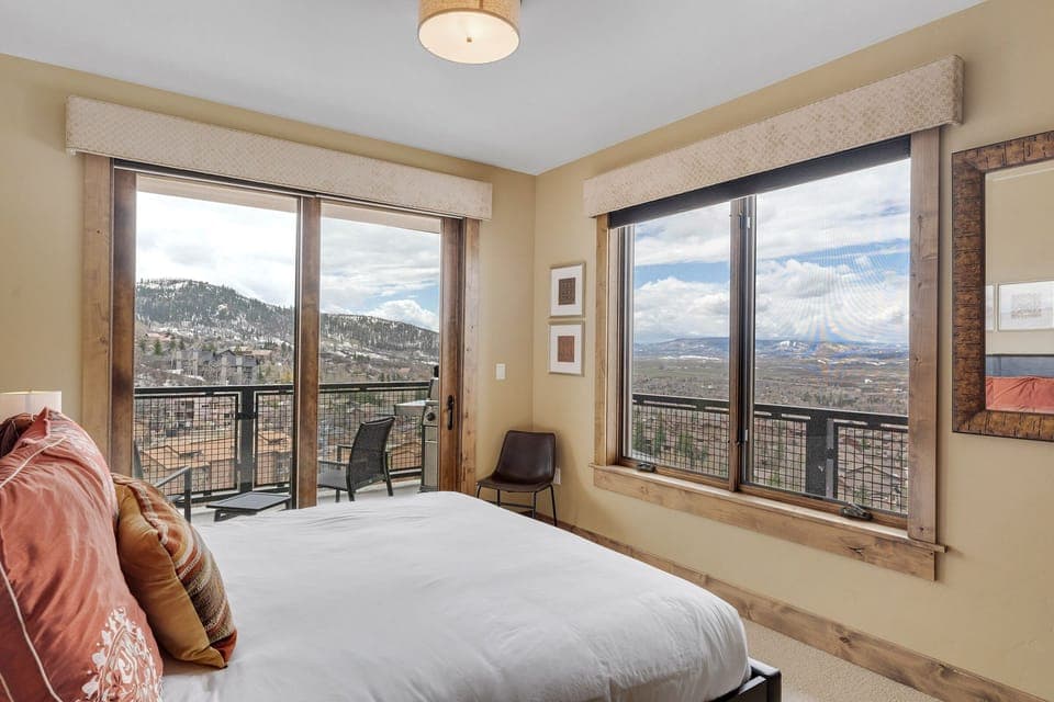 2602 guest bedroom with king bed