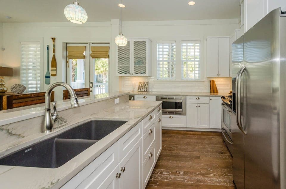 Spacious Cook's Kitchen