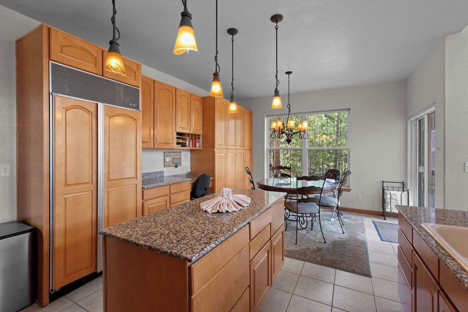 Kitchen + Breakfast nook 